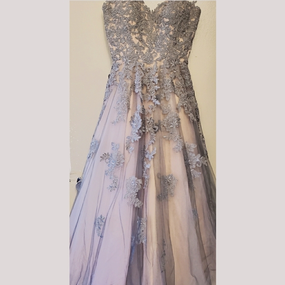 Dress - Picture 1 of 3